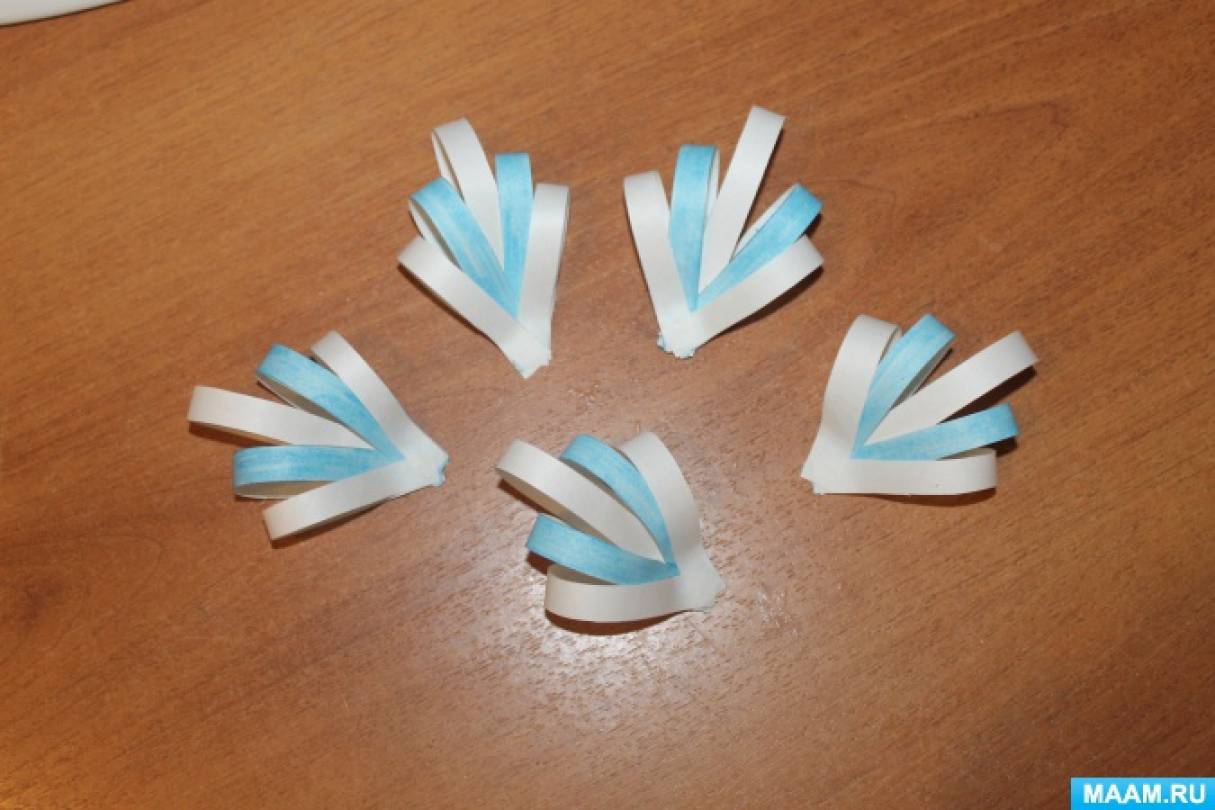 оригами на тему зима в подготовительной группе. конструирование снежинка. конструирование в средней группе снежинка из бумаги. конструирование снежинка в средней группе. конструирование из бумаги снежинка в подготовительной группе.