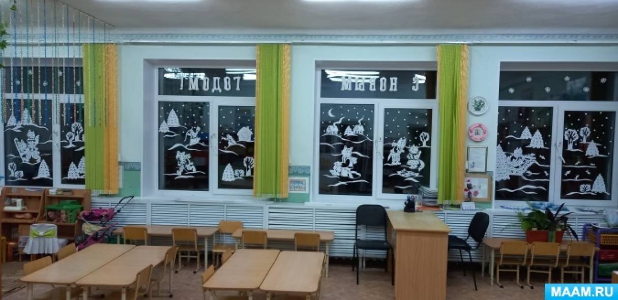 Зимнее оформление окон в группе детского сада