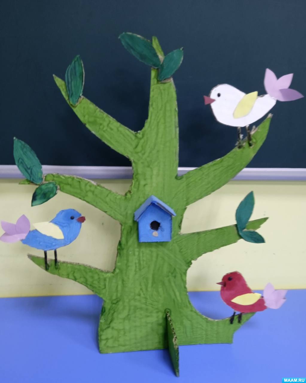 Мастер-класс по конструированию из картона и засушенных листьев «Дерево со скворечником для птичек»