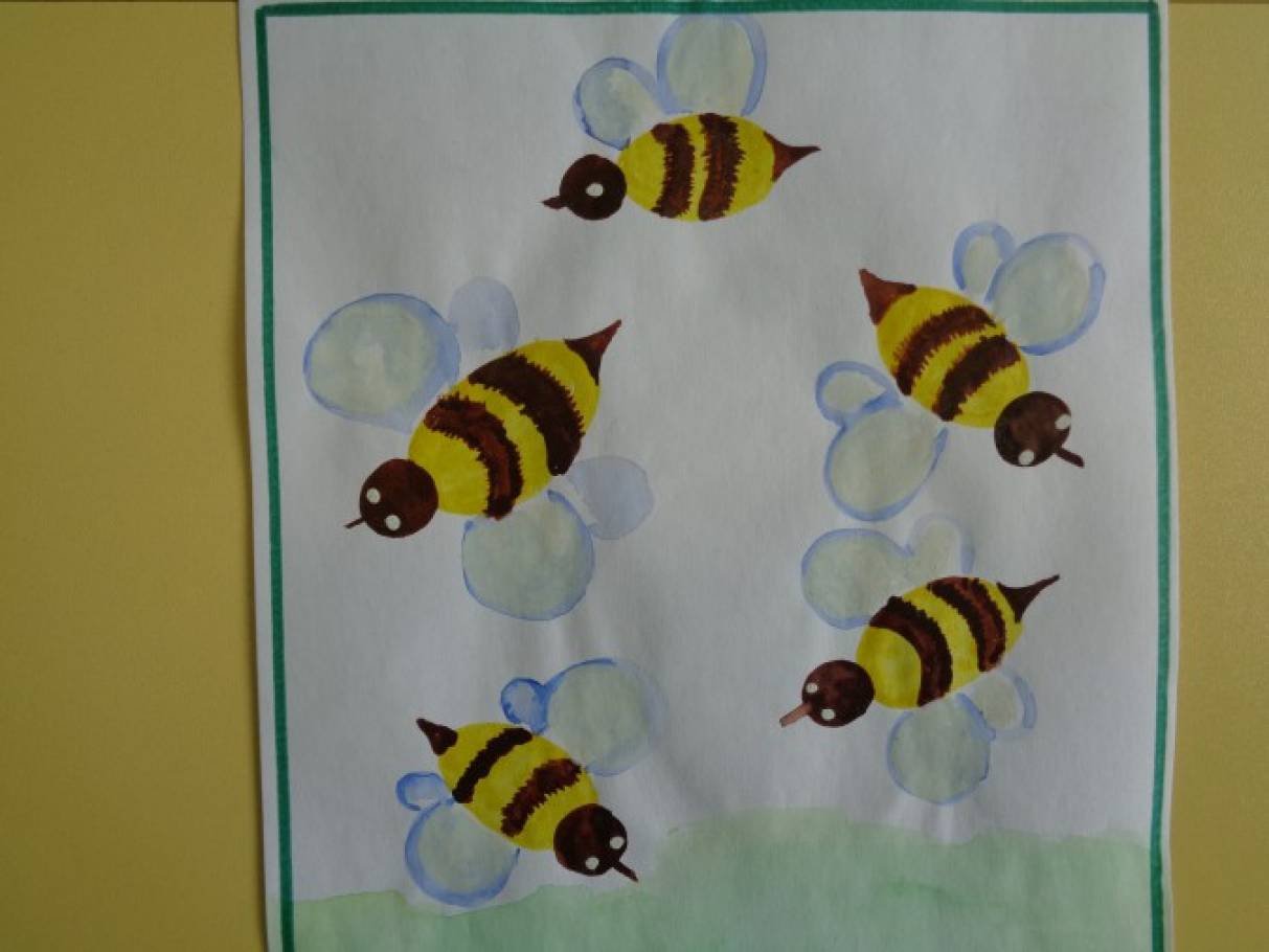 Тема насекомые 2 младшая группа. Рисование пчелки в средней группе. Рисование Пчелка старшая группа. Рисование пчела в средней группе. Рисование в средней группе на тему Пчелка.