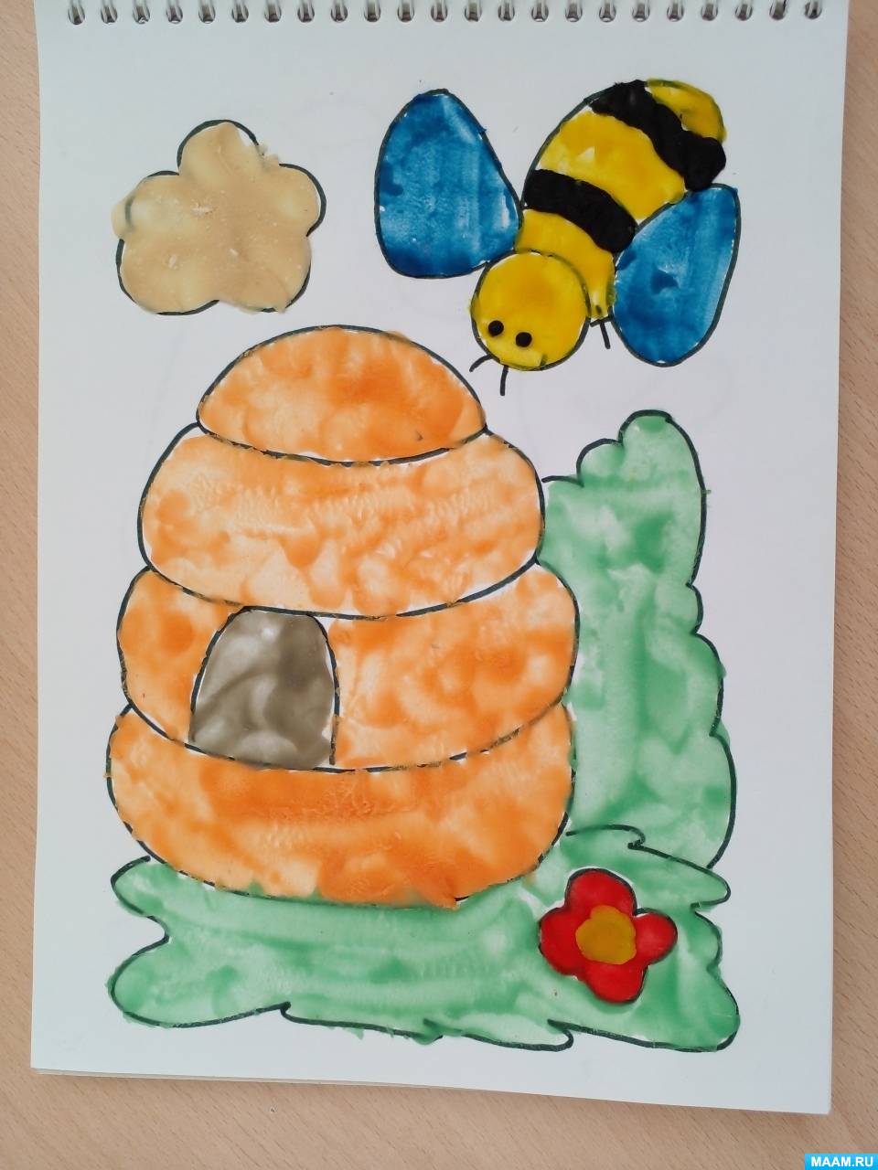Детский мастер-класс по пластилинографии «Домовитая хозяйка. Пчелы»