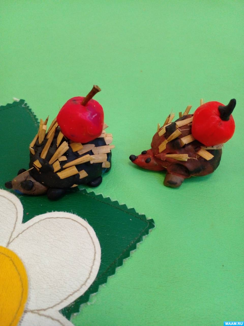 Детский мастер-класс по изготовлению поделки из скорлупы грецких орехов и пластилина «Хлопотливый Ёж»