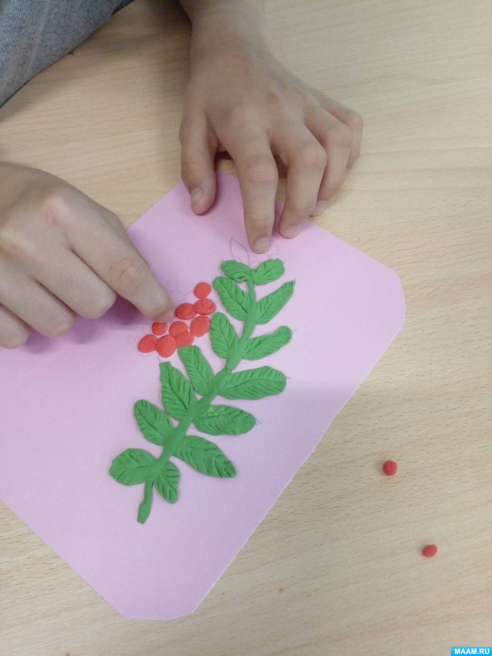 Ветка рябины из пластилина