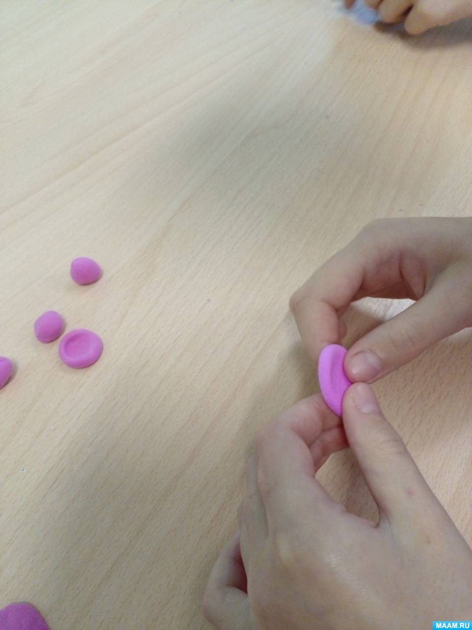 Как слепить розу из пластилина