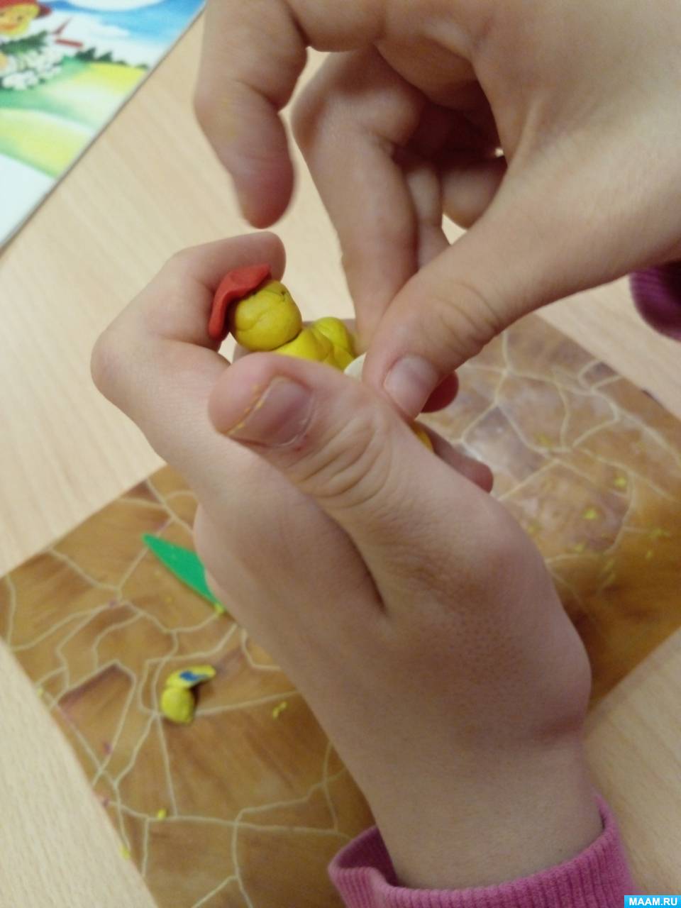 Как научить лепить. Как научить лепить. Лепка из пластилина для самых маленьких. Как научить лепить. Из пластилина фигурки для детей 4-5 пошагово.