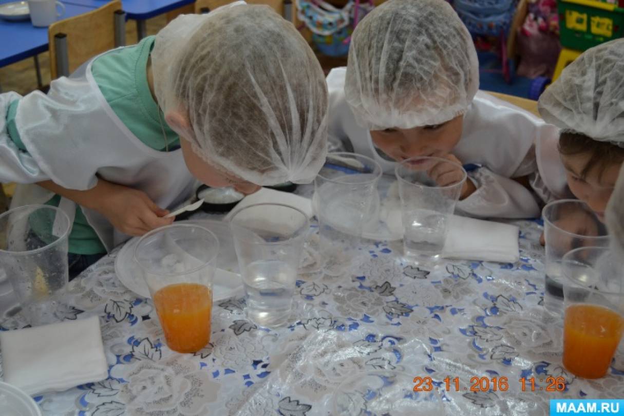 Занятие по познавательной деятельности в старшей группе. Эксперименты в детском саду. Дети экспериментируют с водой. Опыты в ДОУ. Эксперименты с водой в детском саду.