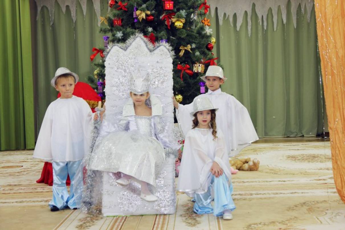 ненова). снежная королева сказка шоу. снежная королева герда косплей. снежная королева фильм 2022. шварц снежная королева.