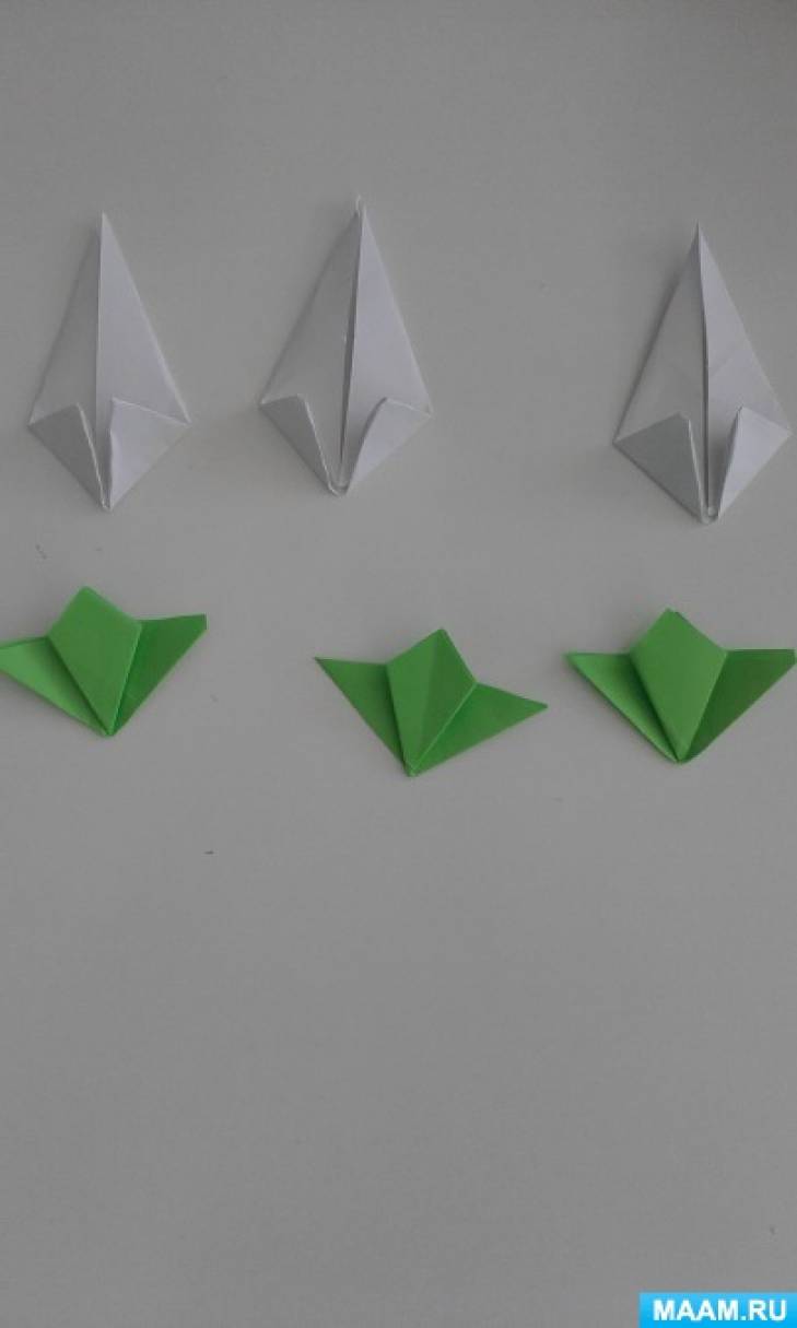 Цветок крокус оригами для детей. Оригами Подснежник. Подснежники оригами для детей. Оригами подснежники в подготовительной группе. Оригами подснежники в старшей группе.