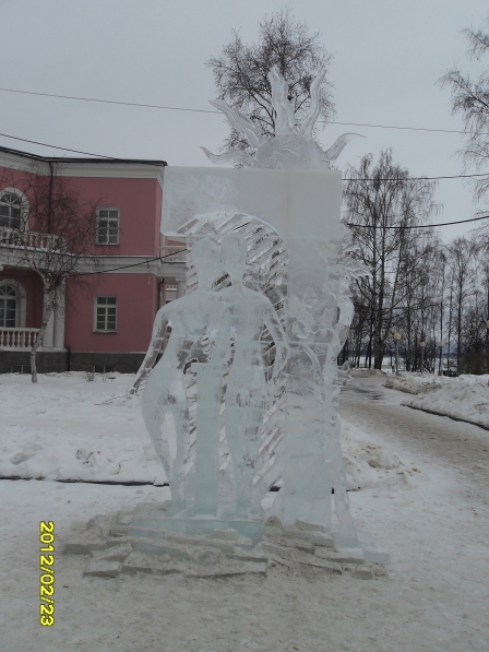 Смотреть фотографию №2 Фото №2 Его главным и любимым горожанами событием является конкурс снежных и ледовых скульптур который впервые состоялся в году