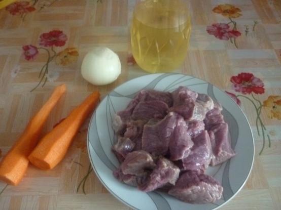 Смотреть фотографию №1 Фото №1 Вкусное блюдо Тушенное мясо с картошкой