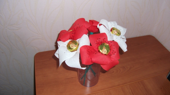 Букет из конфет. Мастер-класс по изготовлению Фото Букет из конфет. Мастер-класс по изготовлению