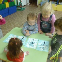 Конспект занятия по рисованию смятой салфеткой во второй группе раннего возраста «Дерево в снегу»