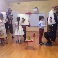 Развлечение ко Дню Матери в старшей группе детского сада с участием родителей