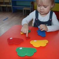 Опыт работы по теме «Развитие цветового восприятия детей раннего возраста через приемы наложения и приложения»