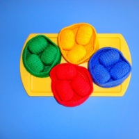 Дидактическая игра по ФЭМП «Разноцветные корзинки» для детей второй младшей группы