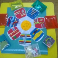 Многофункциональное дидактическое пособие из ткани «Цветик-семицветик» для дошкольников