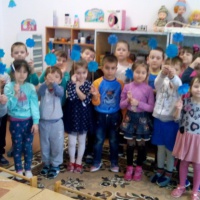 Воспитывать любовь и уважение к близким людям желание доставлять радость своей работой развивать крупную и мелкую моторику обеих рук