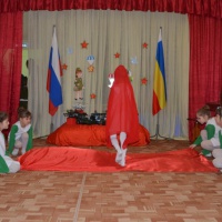 Российский воин бережет Родной страны покой и славу Он на посту и наш народ Гордится армией по праву