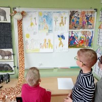 Мастер-класс по рисованию цветными карандашами с использованием трафарета «Жираф» для детей 5–6 лет с нарушением зрения