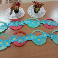 Детский мастер-класс по изготовлению подарка из цветной бумаги для мамы «Корзина с незабудками» для детей с нарушением зрения