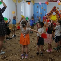 Сценарий праздника в детском саду «В гости к осенней сказке»