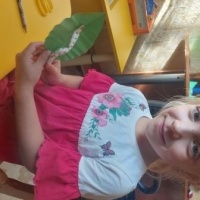 Мастер-класс для детей старшей группы по изготовлению поделки из цветной бумаги «Ползающая гусеница на листочке»