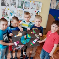 плакат ко дню космонавтики в детском саду. Смотреть фото плакат ко дню космонавтики в детском саду. Смотреть картинку плакат ко дню космонавтики в детском саду. Картинка про плакат ко дню космонавтики в детском саду. Фото плакат ко дню космонавтики в детском саду