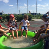Польза занятий в бассейне для детей