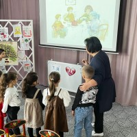 Важность семьи в жизни человека. Семья в современном обществе функции семьи. Семья, отношения в ней взрослых и детей. Роли в семье. Семья презентация к уроку.