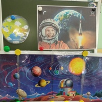 Тематический день «12 апреля — День космонавтики» для детей младшей группы