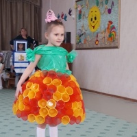 эко мода наряд костюм для детей. detsad 1391150 1556363114. эко мода наряд костюм для детей фото. эко мода наряд костюм для детей-detsad 1391150 1556363114. картинка эко мода наряд костюм для детей. картинка detsad 1391150 1556363114. Публикация «Сценарий костюмированного дефиле. » Сценарий костюмированного дефиле «Эко Мода» Цели и задачи: Углубить экологические знания детей через развитие творческих способностей. Формировать у детей чувство ответственности за состояние окружающей среды. Ведущий: Добрый день, уважаемые гости – взрослые и дети! Мы рады.