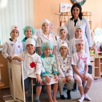 Сценарий и видео выступления воспитанников «Поздравление с Днём медицинского работника»