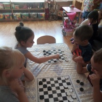 Фотоотчет «Международный день шахмат» в средней группе