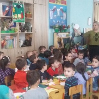 Публикация Конспект занятия по аппликации в старшей группе Огурцы и помидоры лежат на тарелке размещена в разделах Аппликации