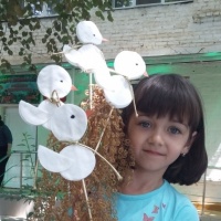 Также ватные диски можно раскрашивать красками нарезать гнуть именно эти качества нам пригодятся