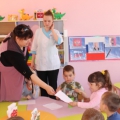 Родители наших воспитанников принимают участие в субботниках по благоустройству территории детского сада в утренниках родительских собраниях оказывают помощь в оформлении групповых помещений