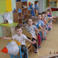 Конспект досуга в старшей группе «А давайте-ка, ребята, поиграем в космонавтов»