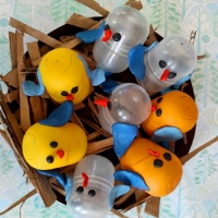 Детский мастер-класс «Поделка «Птенцы в гнезде» из бросового материала — контейнера от киндер-сюрприза»