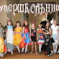 эко мода наряд костюм для детей. detsad 1581605 1561522051. эко мода наряд костюм для детей фото. эко мода наряд костюм для детей-detsad 1581605 1561522051. картинка эко мода наряд костюм для детей. картинка detsad 1581605 1561522051. Публикация «Сценарий костюмированного дефиле. » Сценарий костюмированного дефиле «Эко Мода» Цели и задачи: Углубить экологические знания детей через развитие творческих способностей. Формировать у детей чувство ответственности за состояние окружающей среды. Ведущий: Добрый день, уважаемые гости – взрослые и дети! Мы рады.