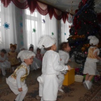 Сценарий новогоднего праздника  «Здравствуй, Новый год» для детей младшего возраста