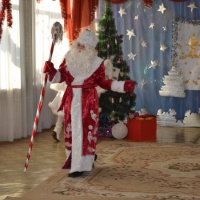 Сценарий театрализованного представления с участием детей «В гостях у Деда Мороза»