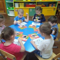 рисование в подготовительной группе. рисование в средней группе на тему волшебница вода. занятия по рисованию для детей. аппликация в младшей группе. рисование в первой младшей группе.