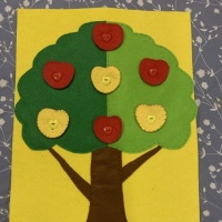 Дидактическое пособие из фетра для детей младшего дошкольного возраста «Яблонька»