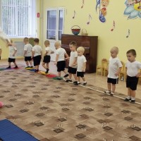 Сценарий осеннего спортивного развлечения во второй младшей группе «В гостях у Зайки и Лисички»