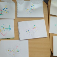 Конспект НОД по рисованию пальчиками в первой младшей группе «Бабочки-красавицы»