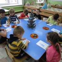Фотоотчёт о проведении занятия по рисованию «Снегурочка выбирает ёлочку», с детьми средней группы