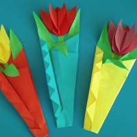 Детский мастер-класс по изготовлению подарка из цветной бумаги «Цветок в подарок» с элементами объёмной аппликации и оригами