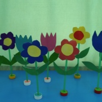 Детский мастер-класс по изготовлению поделки «Цветочек» с использованием бросового материала и цветного картона
