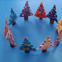 Фотоотчёт по конструированию из цветной бумаги в технике «оригами» с элементами аппликации «Елочка новогодняя»