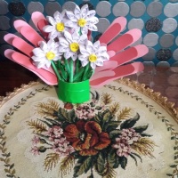 Мастер-класс изготовления поделки к Дню семьи, любви и верности «Мы дарим вам ромашки» в технике «квиллинг»